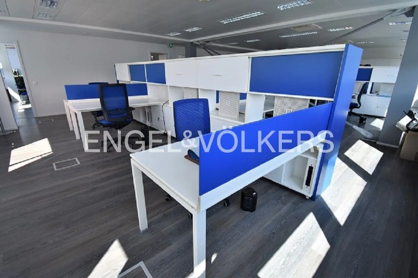 Office of 416 m2 on the 5th floor with elevator - Photo 4 of 12