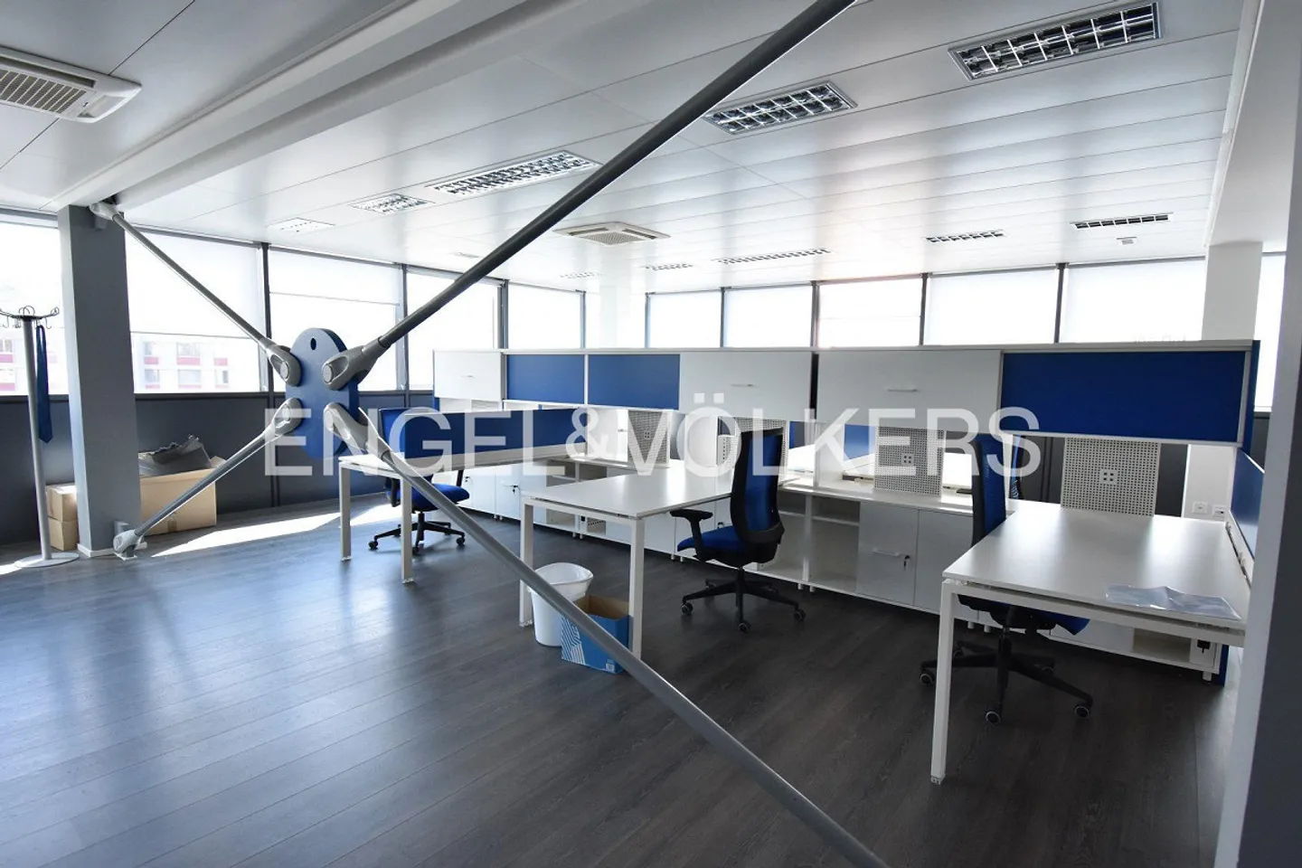 Office of 416 m2 on the 5th floor with elevator - Photo 7 of 12