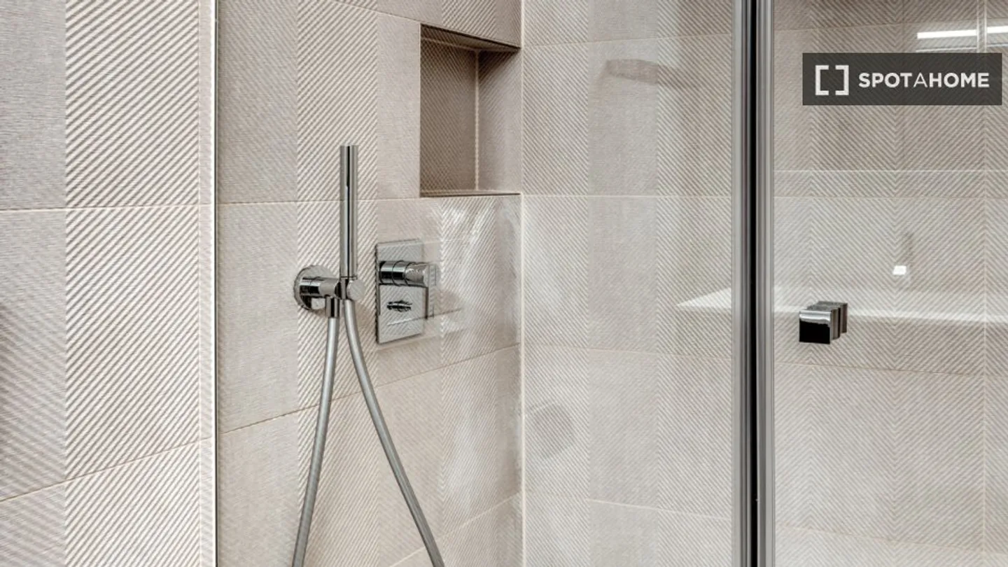 Discover, visit and rent your new home online with full confidence. - Photo 16 of 18