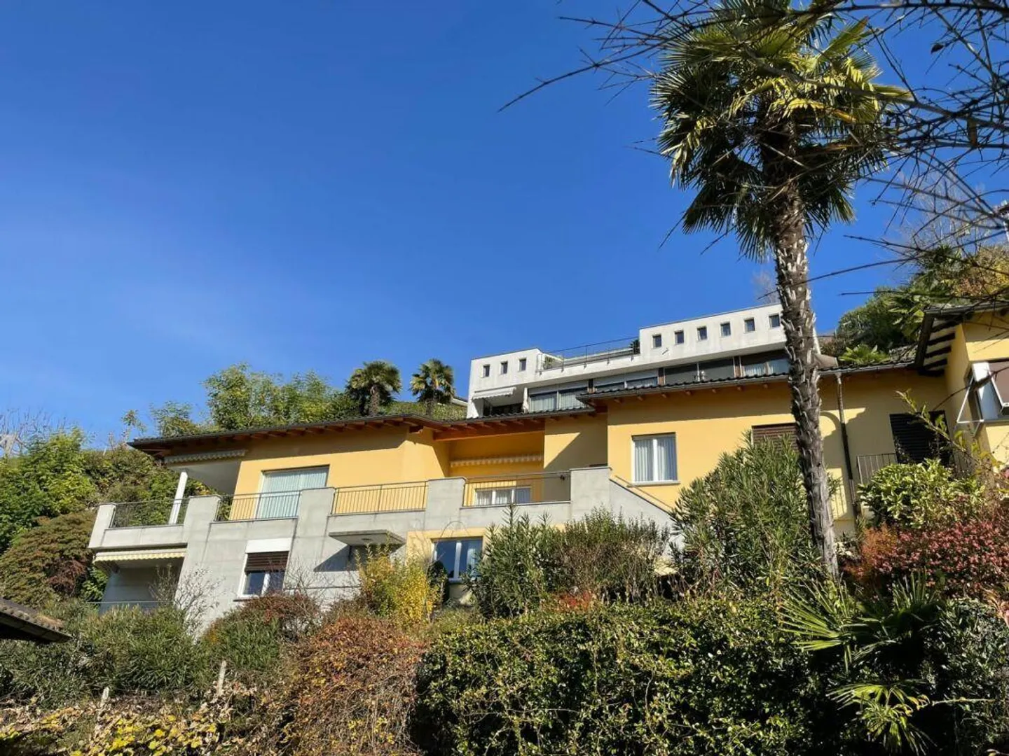 Casa di campagna interessante con giardino e vista lago - Foto 3 di 16