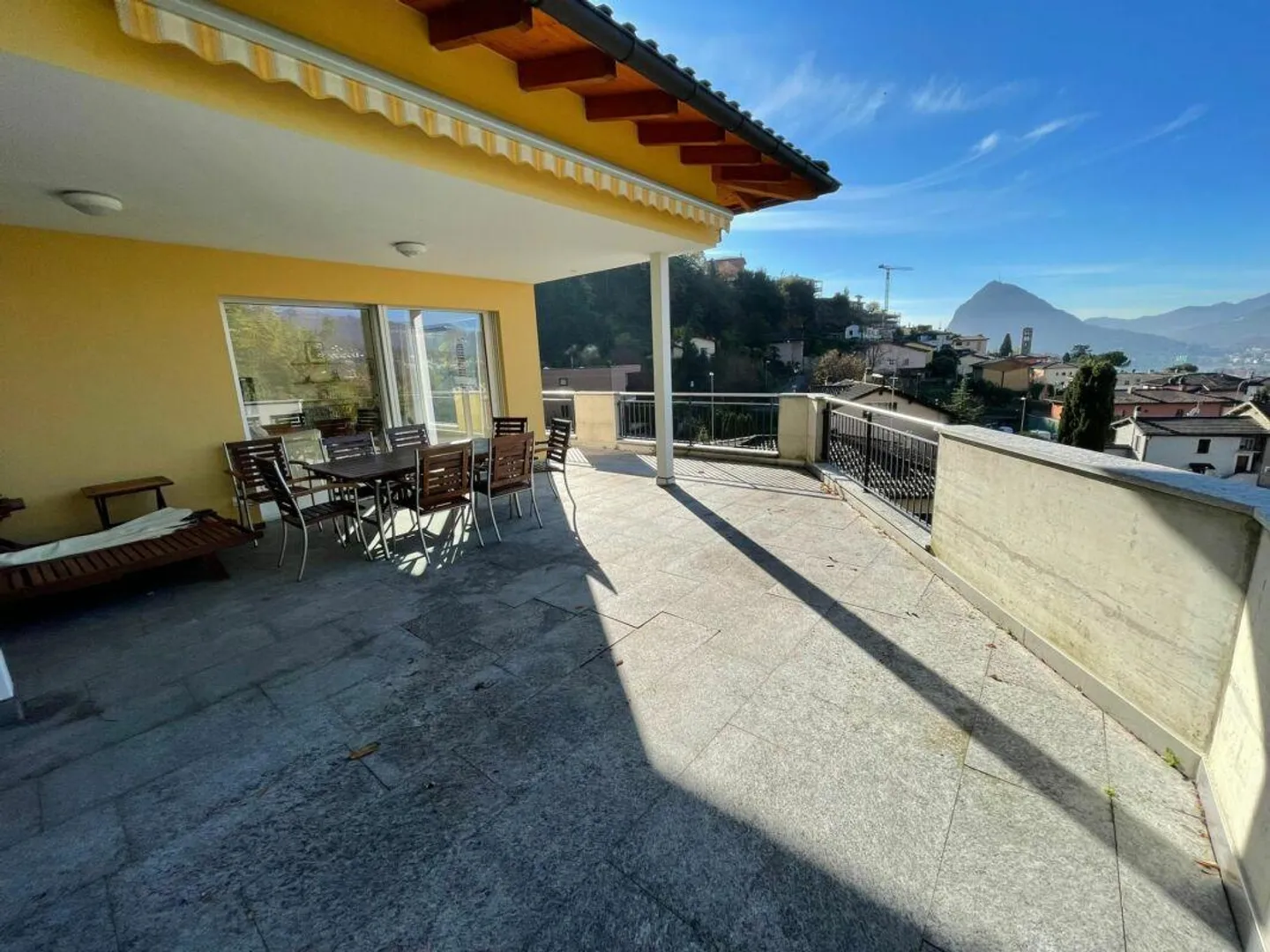 Casa di campagna interessante con giardino e vista lago - Foto 5 di 16