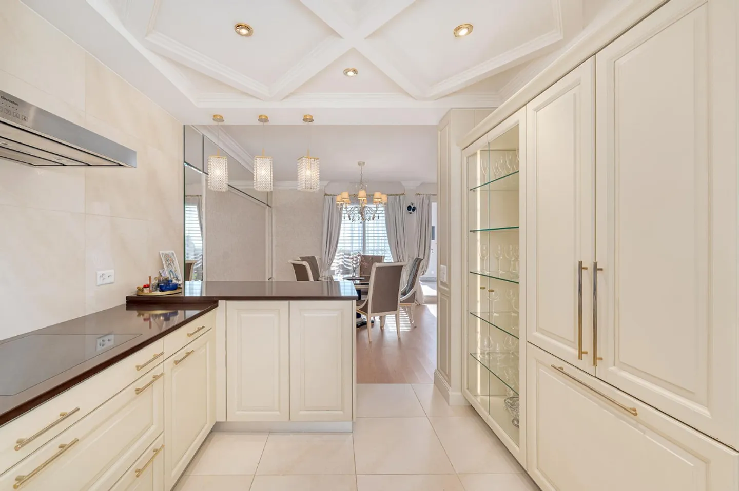 Elegant duplex with stunning lake view. - Photo 10 of 13
