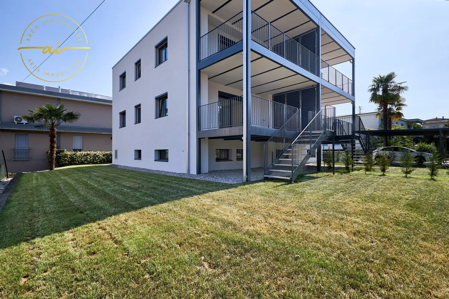 Appartamento moderno con giardino - Foto 1 di 13