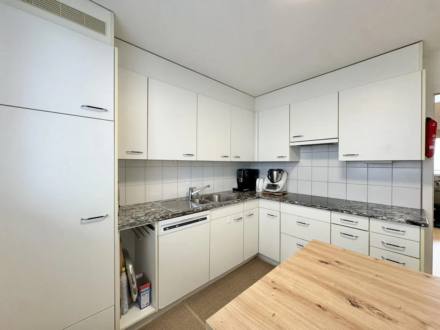 5.5-Room Maisonette with Parking Space - Centrally Located, Pleasantly Quiet - Photo 3 of 12