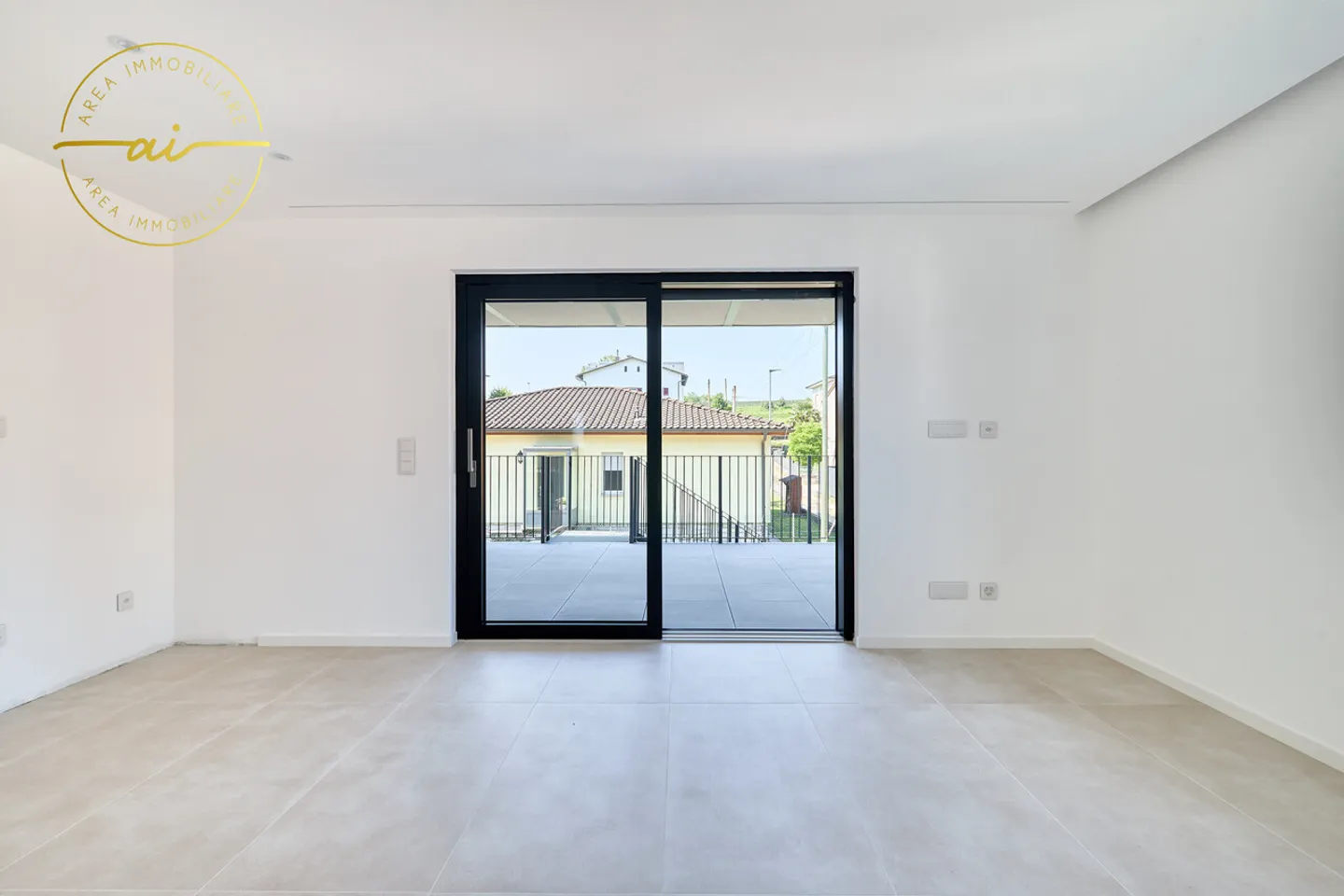 Appartamento moderno con giardino - Foto 4 di 13
