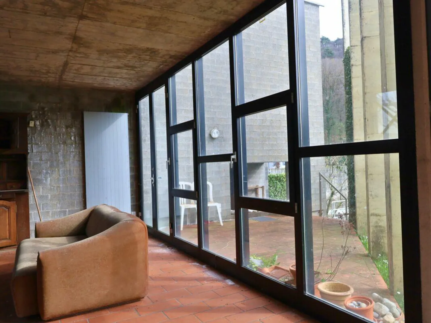 Maison unifamiliale sur trois niveaux avec terrasse panoramique et jardin - Photo 5 sur 17