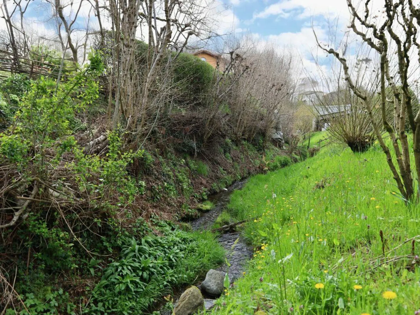 Maison unifamiliale sur trois niveaux avec terrasse panoramique et jardin - Photo 16 sur 17