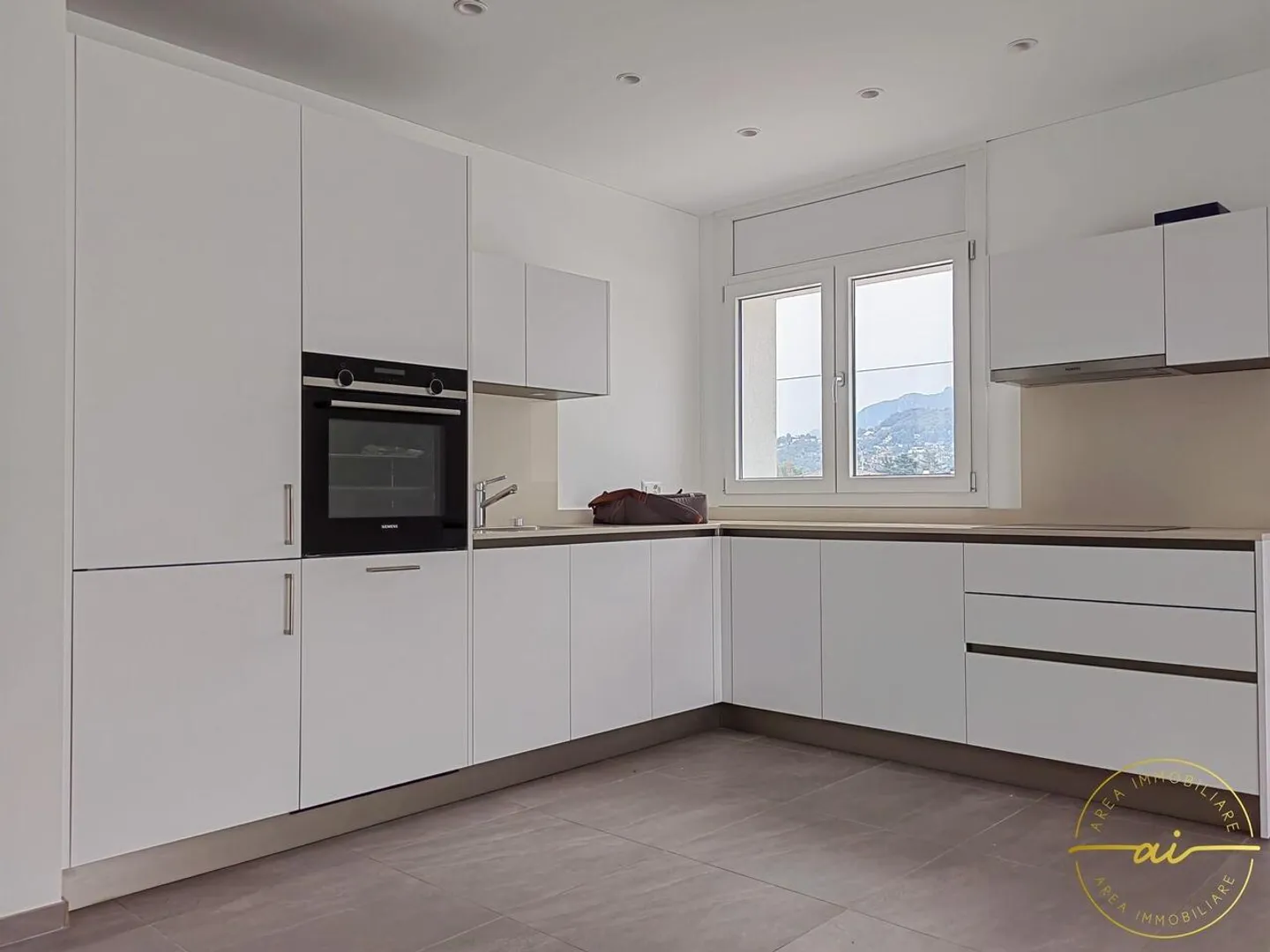 NEUE 3.5-ZIMMER-WOHNUNG IM ZWEITEN STOCK - Foto 2 von 9