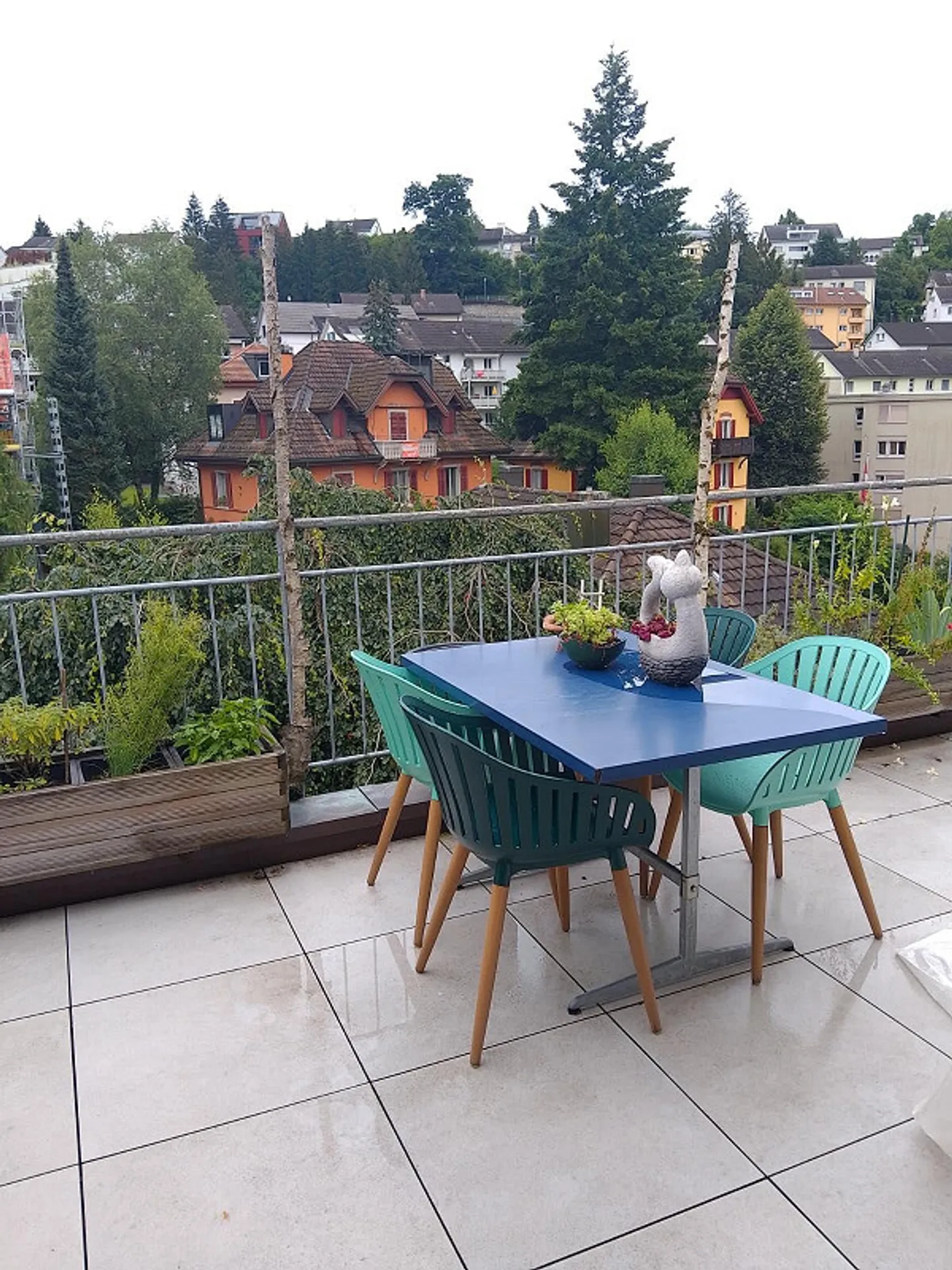 Charmante Dachwohnung mit Terrasse - Foto 3 von 17