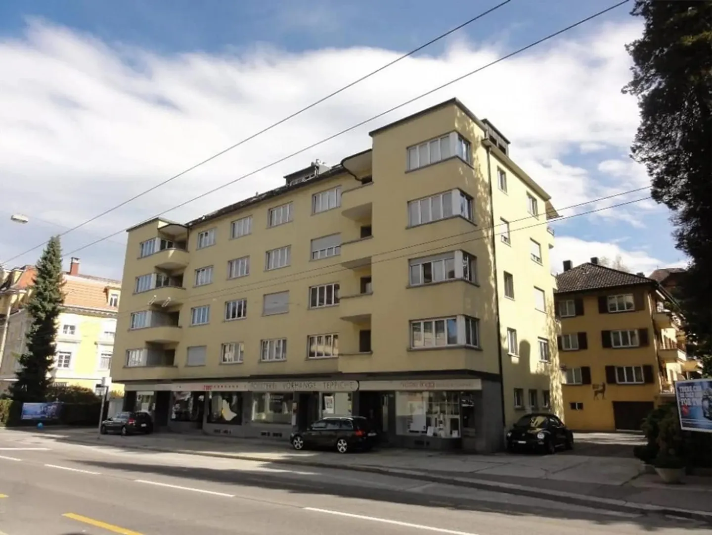 Charmante Dachwohnung mit Terrasse - Foto 1 von 17