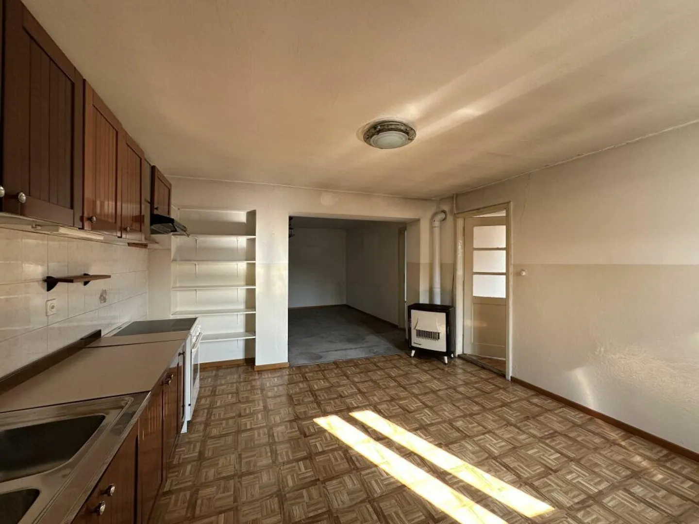 Complexe résidentiel intéressant à rénover avec cour privée et petit jardin - Photo 6 sur 19