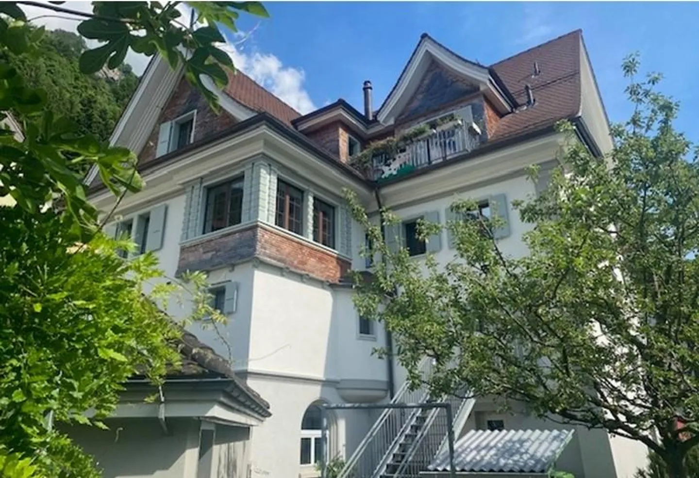 Charming 5.5 Room Old Building Apartment with Lake View in Flüelen - Photo 1 of 14