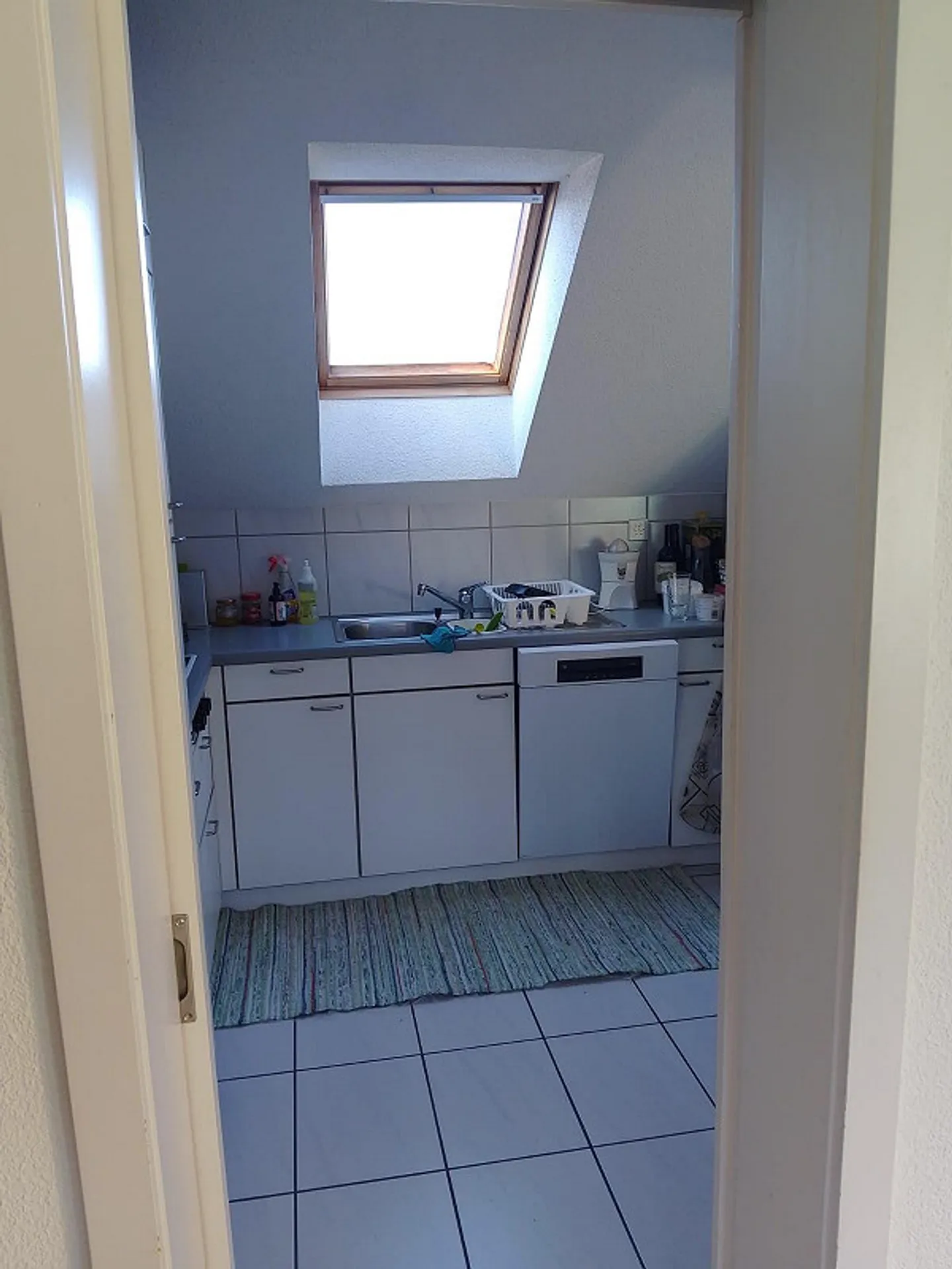 Charmante Dachwohnung mit Terrasse - Foto 7 von 17
