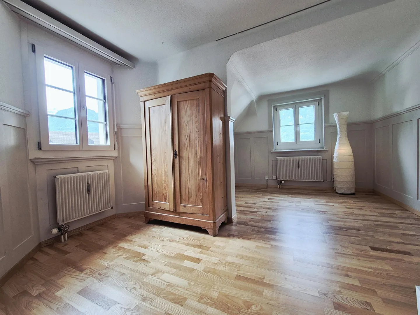 Charming 5.5 Room Old Building Apartment with Lake View in Flüelen - Photo 4 of 14
