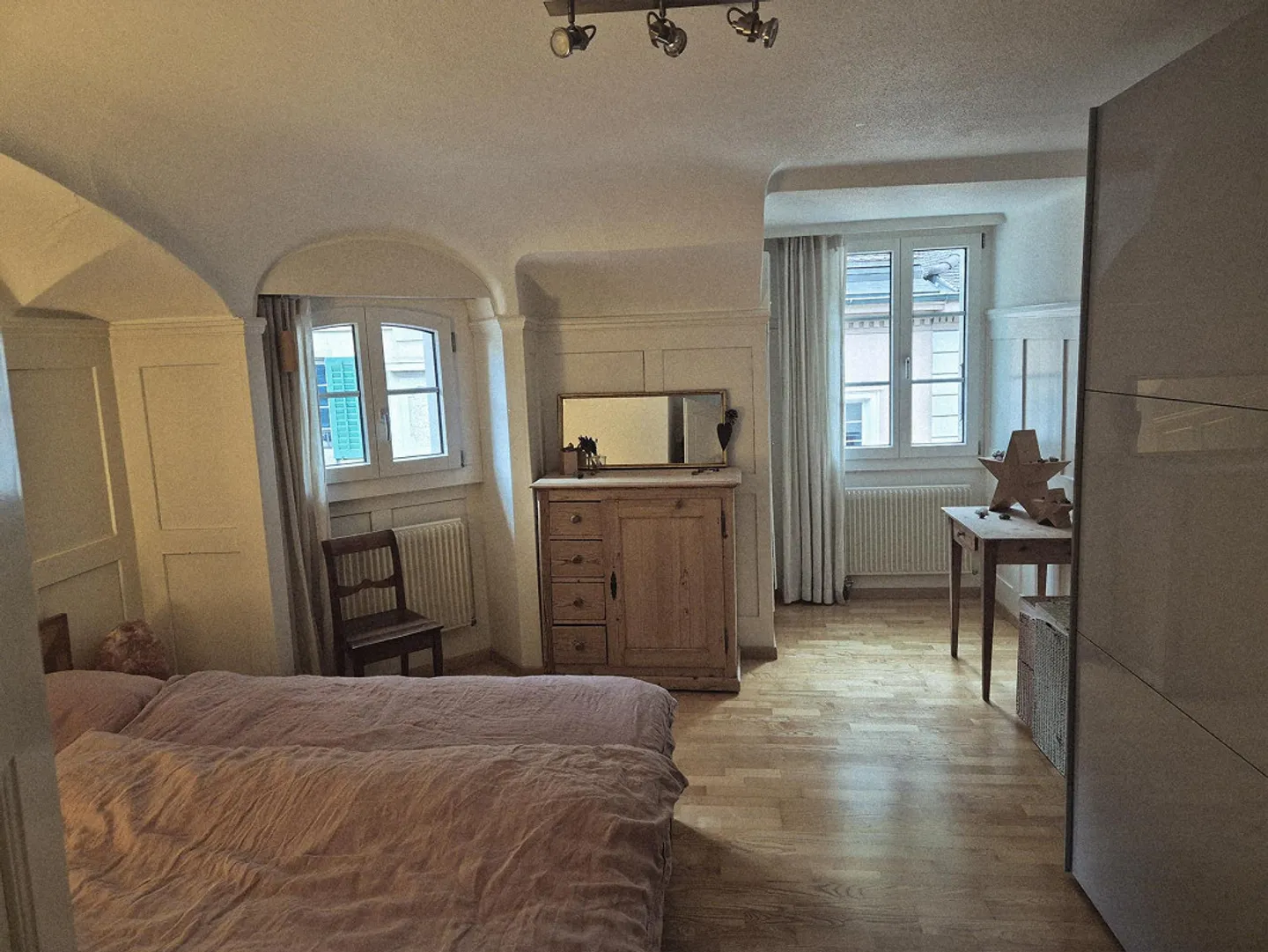 Charming 5.5 Room Old Building Apartment with Lake View in Flüelen - Photo 5 of 14