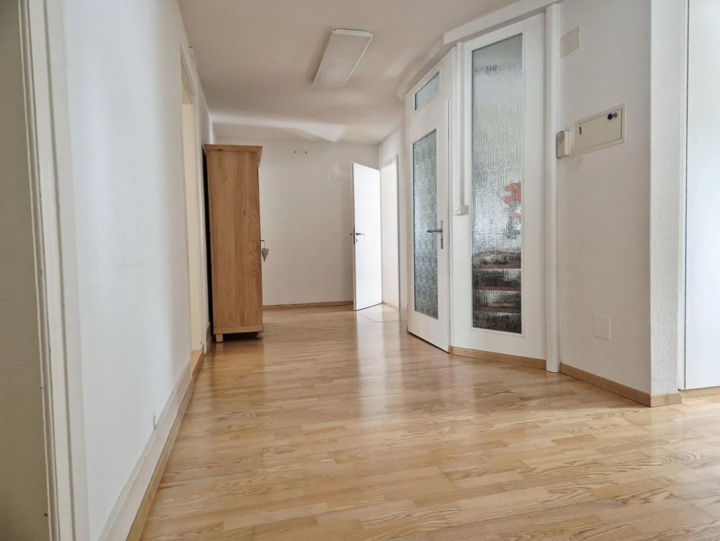 Charming 5.5 Room Old Building Apartment with Lake View in Flüelen - Photo 6 of 14