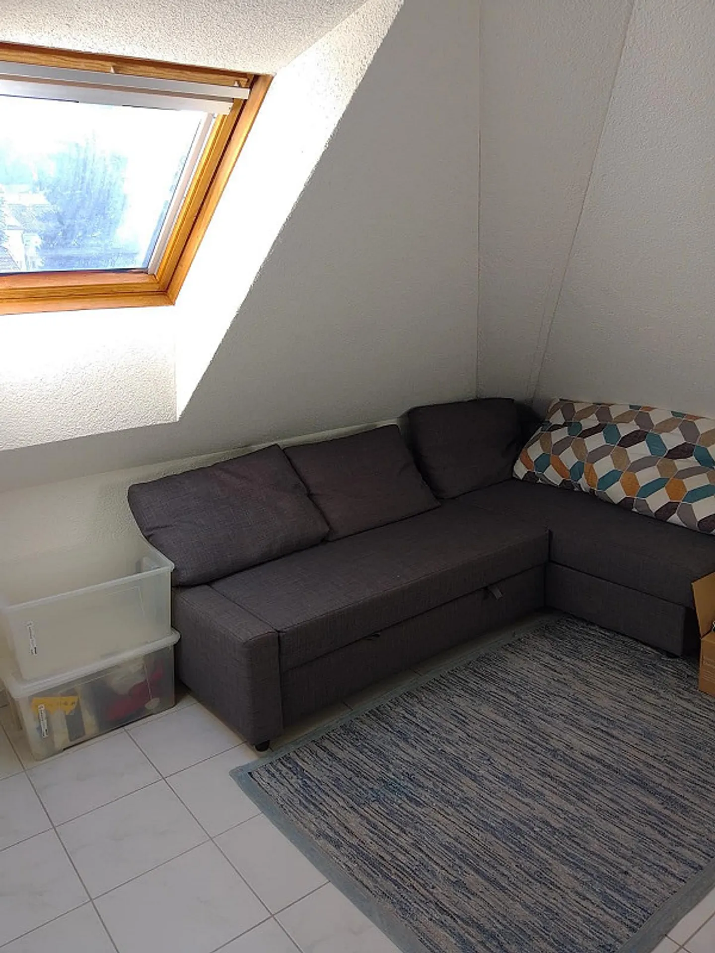 Charmante Dachwohnung mit Terrasse - Foto 10 von 17