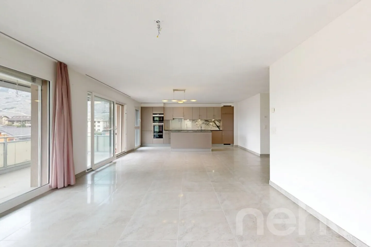 Modern Apartment with Mountain View - Photo 8 of 13