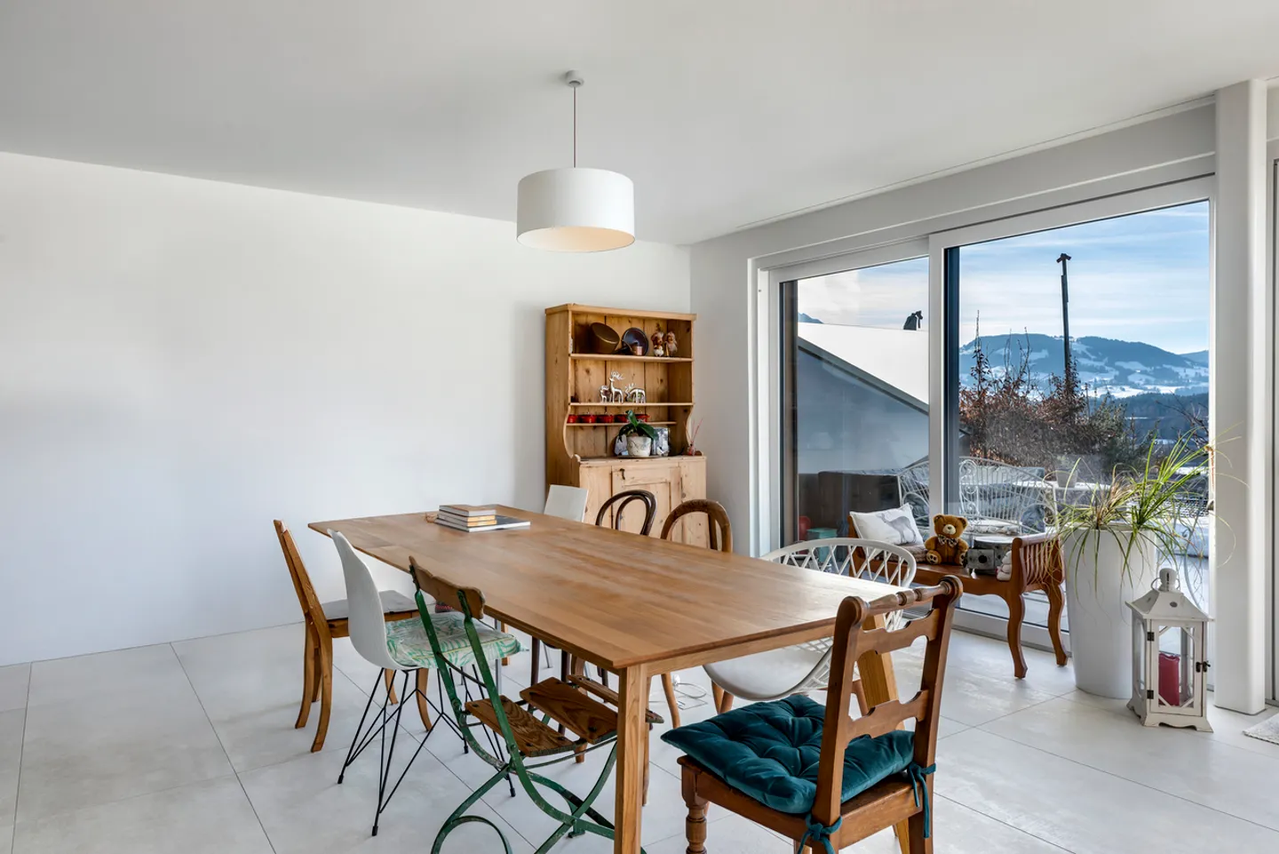 Stunning 4.5-room apartment in Botterens - Photo 4 of 18