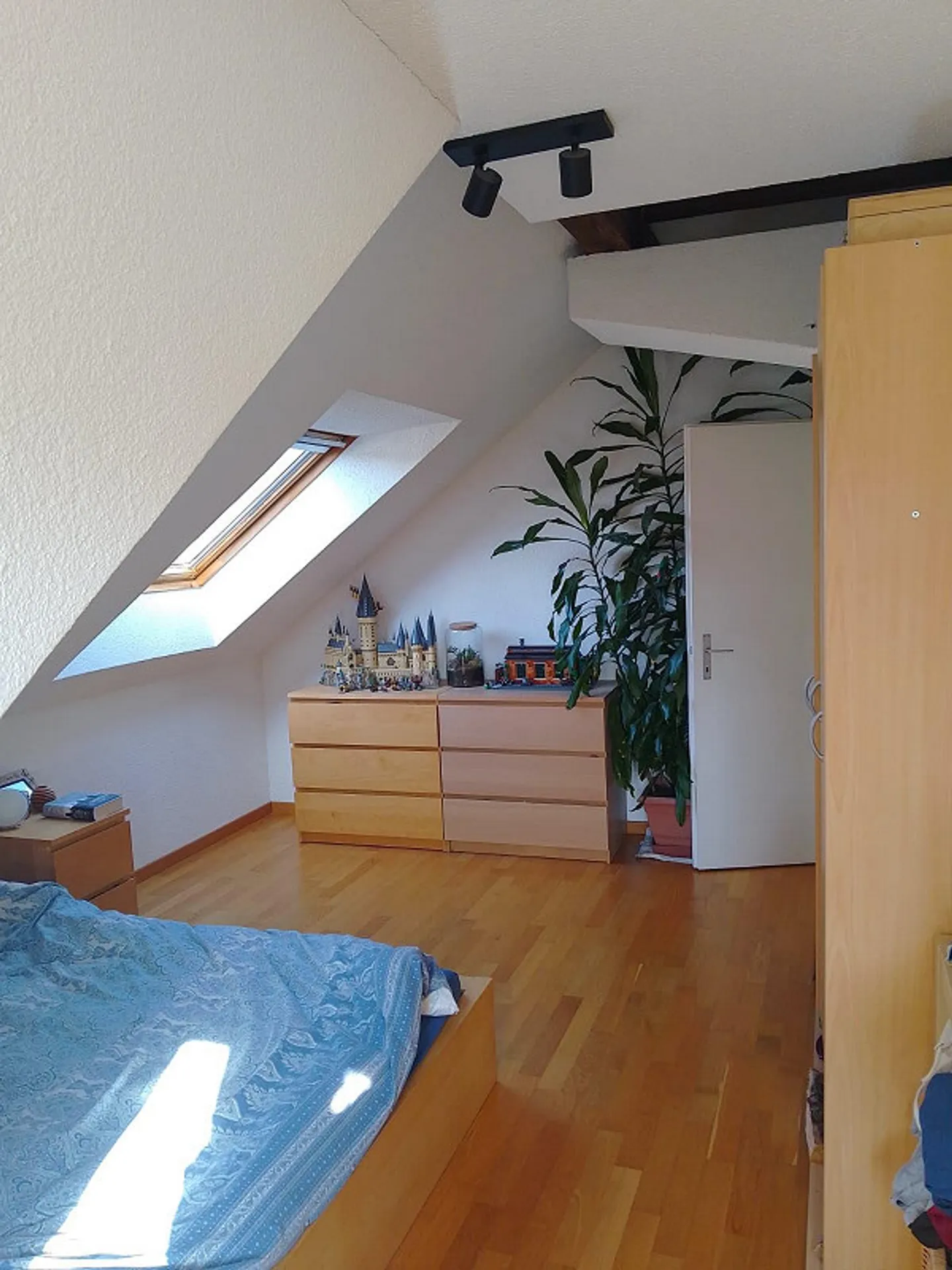 Charmante Dachwohnung mit Terrasse - Foto 11 von 17