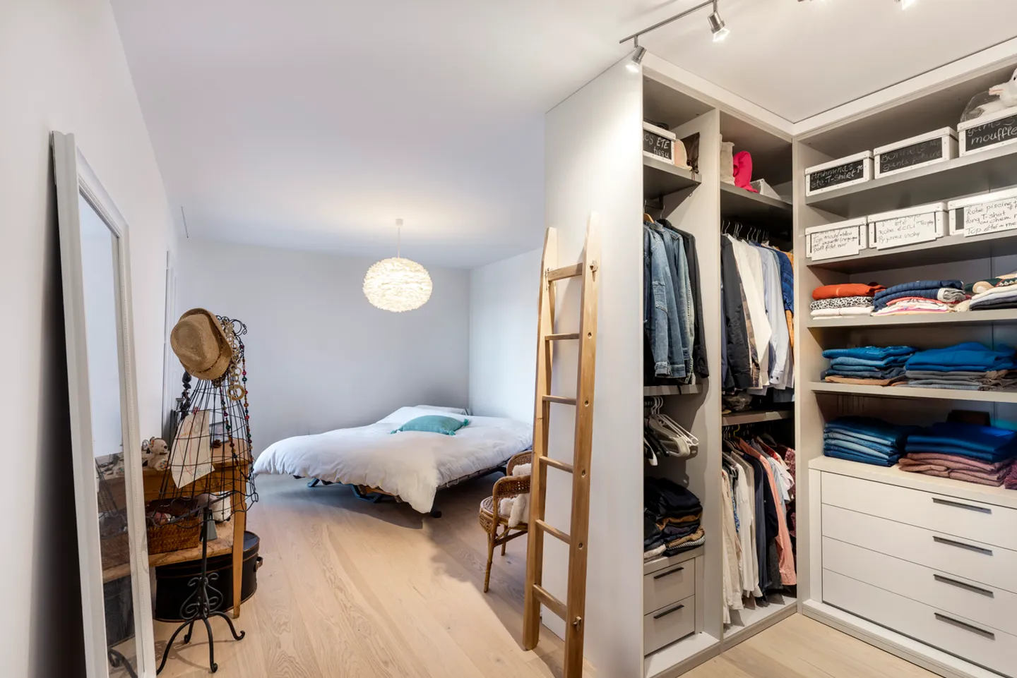 Stunning 4.5-room apartment in Botterens - Photo 7 of 18