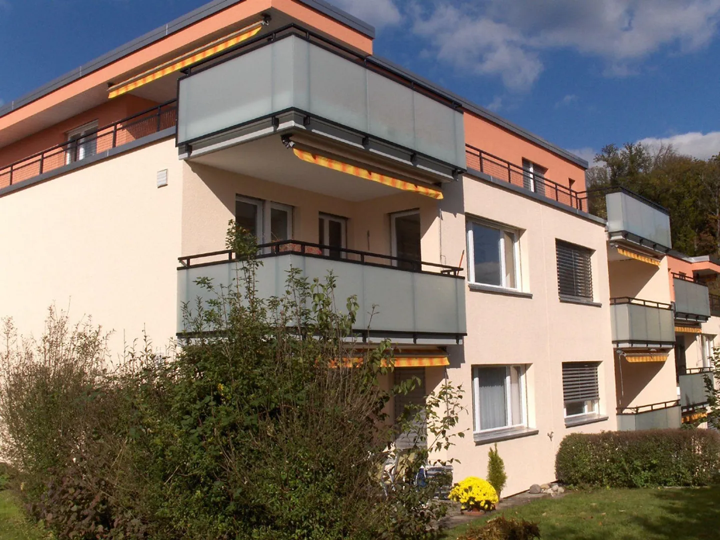 Charmante Dachwohnung mit Grosser Terrasse - Foto 1 von 13