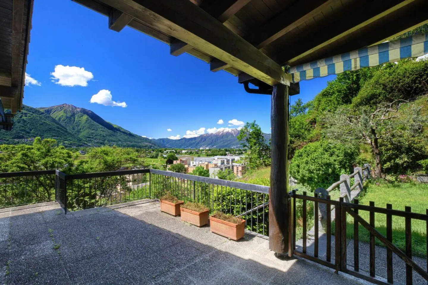 LAVERTEZZO - House with Garden and Panoramic View - Photo 3 of 21