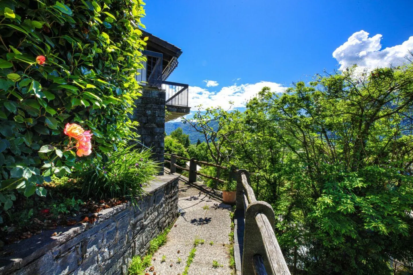 LAVERTEZZO - House with Garden and Panoramic View - Photo 19 of 21