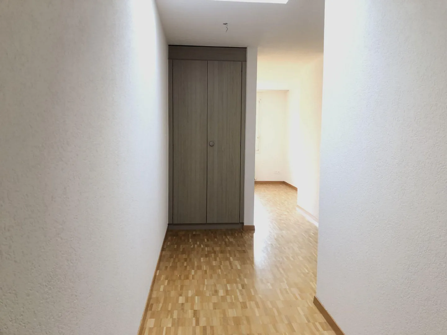 Charmante Dachwohnung mit Grosser Terrasse - Foto 12 von 13