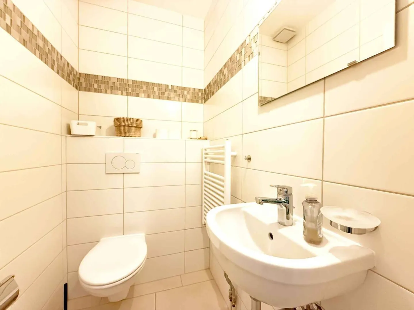Duplex di 4,5 stanze con giardino e vista lago a Tartegnin - Foto 9 di 12