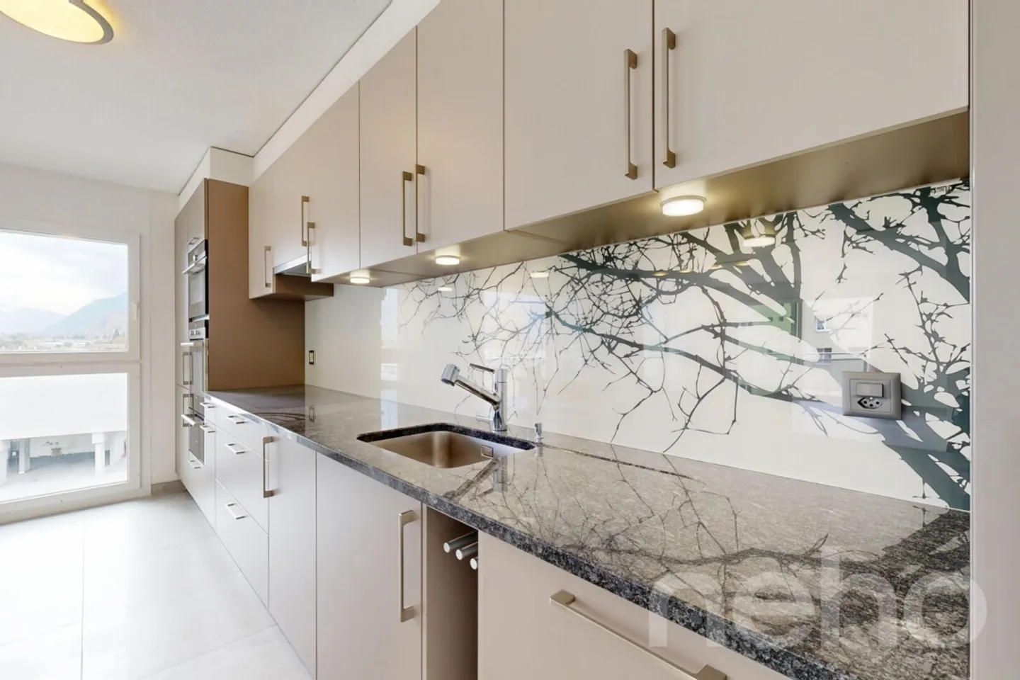 Modern Apartment with Mountain View - Photo 11 of 13