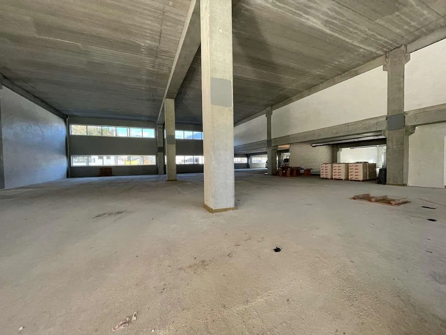 Modern spaces in new warehouse - Photo 2 of 12