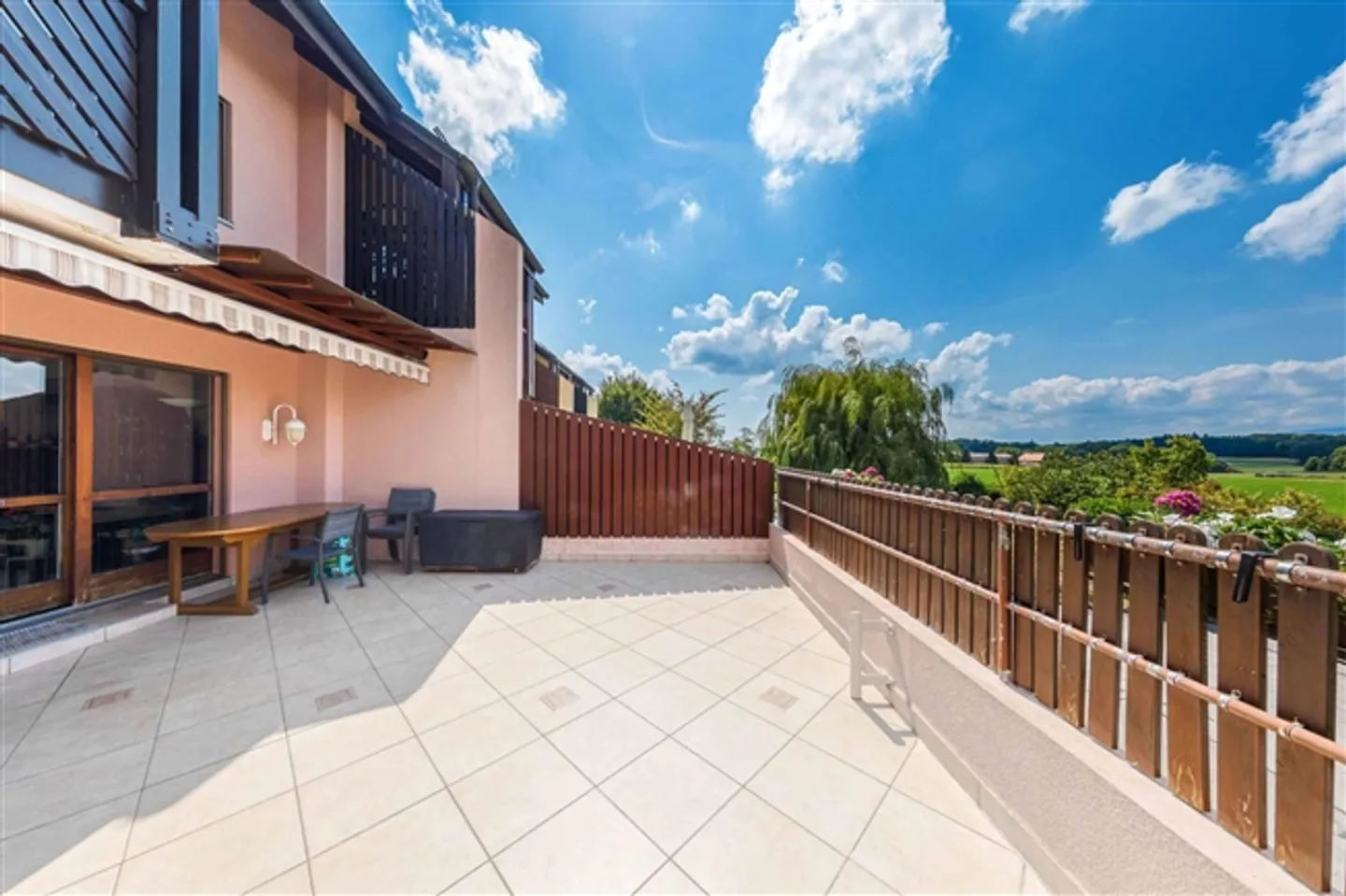 Terraced house of 160 m² in a residential area - Photo 3 of 10