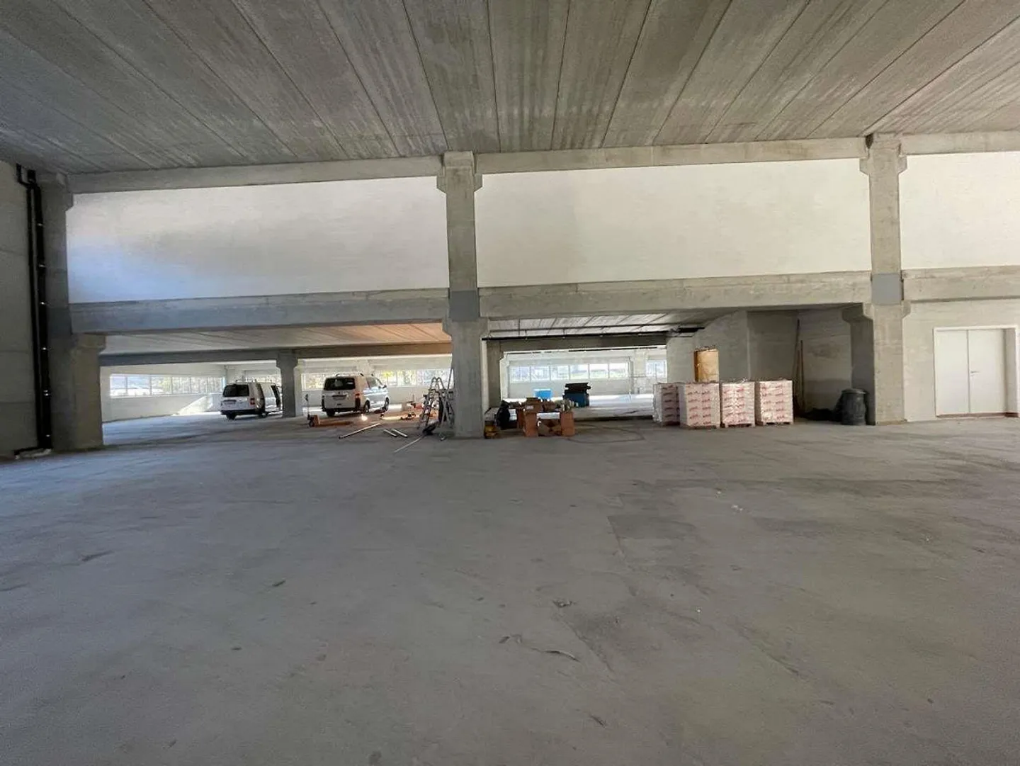 Modern spaces in new warehouse - Photo 5 of 12