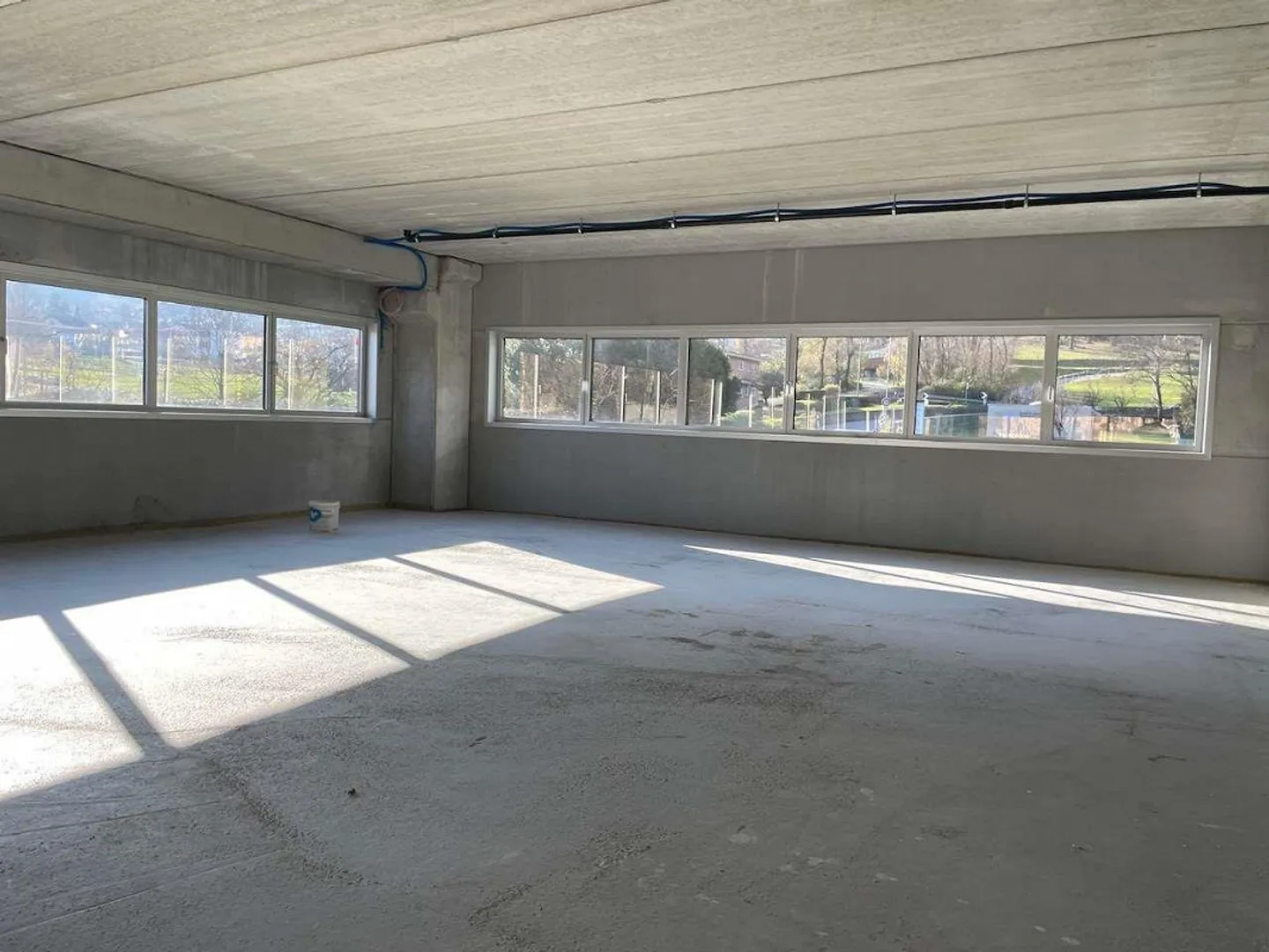 Modern spaces in new warehouse - Photo 6 of 12