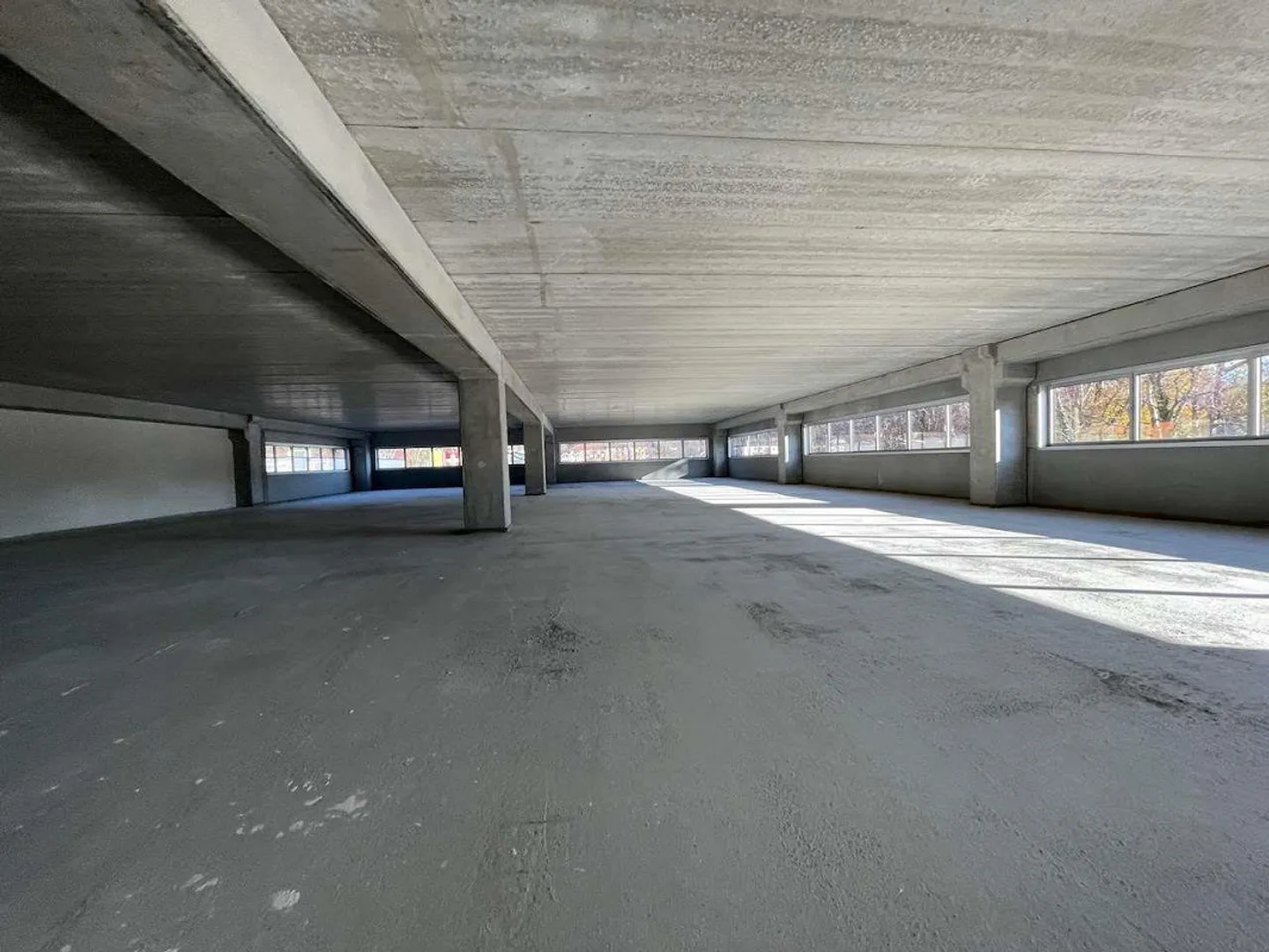 Modern spaces in new warehouse - Photo 10 of 12