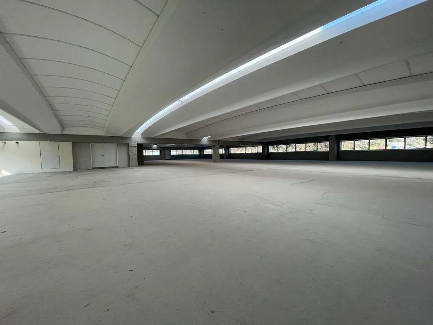 Modern spaces in new warehouse - Photo 11 of 12