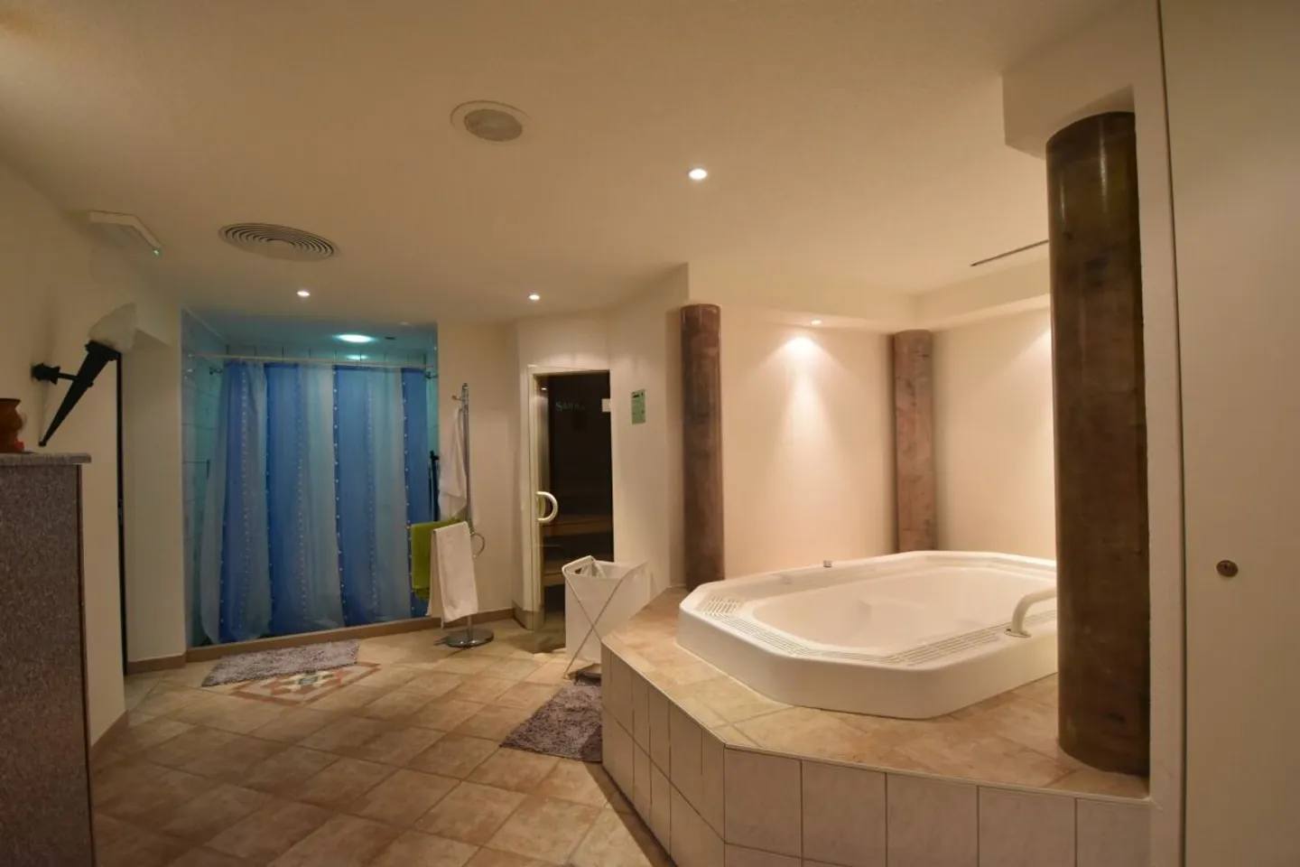 grossflächige Gewerberäumlichkeiten in Leukerbad - Foto 11 von 14