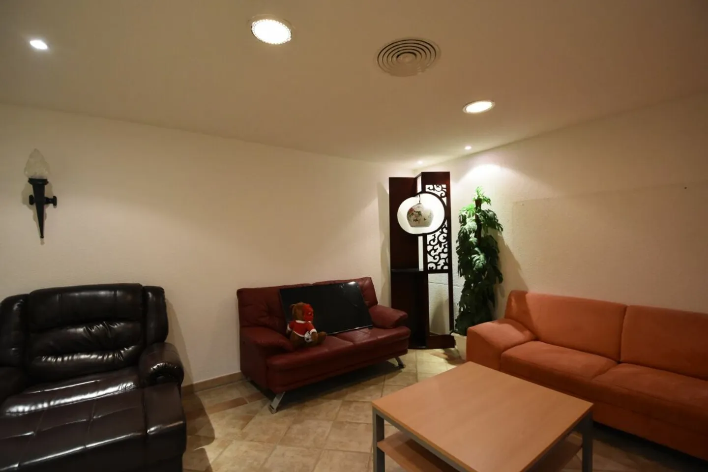 grossflächige Gewerberäumlichkeiten in Leukerbad - Foto 8 von 14