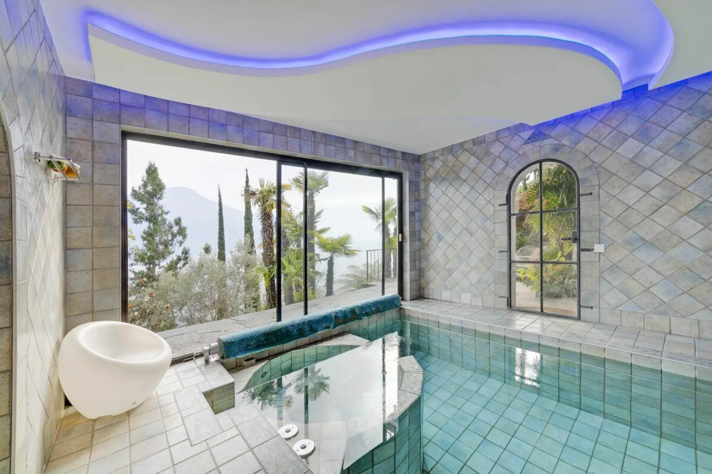 Mediterranean Villa with Infinity Pool and Panoramic Lake View in Brissago - Photo 11 of 21