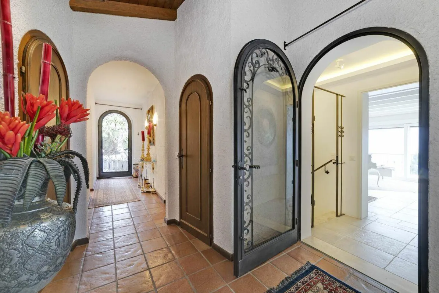 Mediterranean Villa with Infinity Pool and Panoramic Lake View in Brissago - Photo 16 of 21