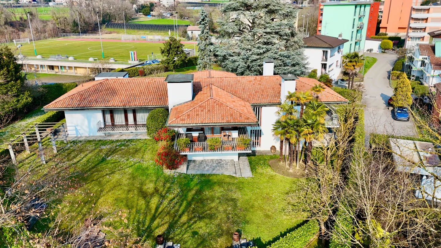 Proprietà prestigiosa con grande giardino e alto potenziale a Vacallo - Foto 4 di 25
