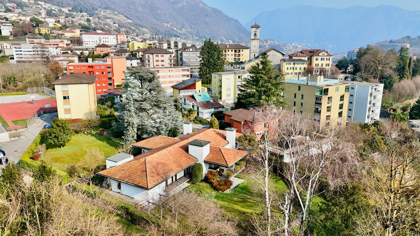 Proprietà prestigiosa con grande giardino e alto potenziale a Vacallo - Foto 5 di 25