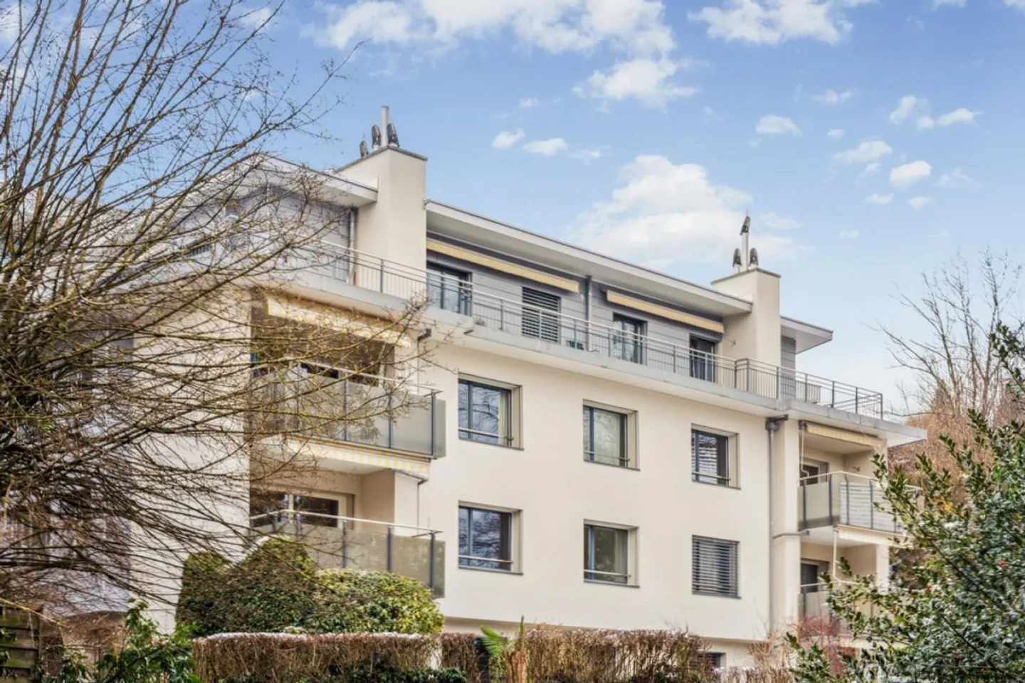 Penthouse apartment with fantastic lake and mountain views - Photo 2 of 11