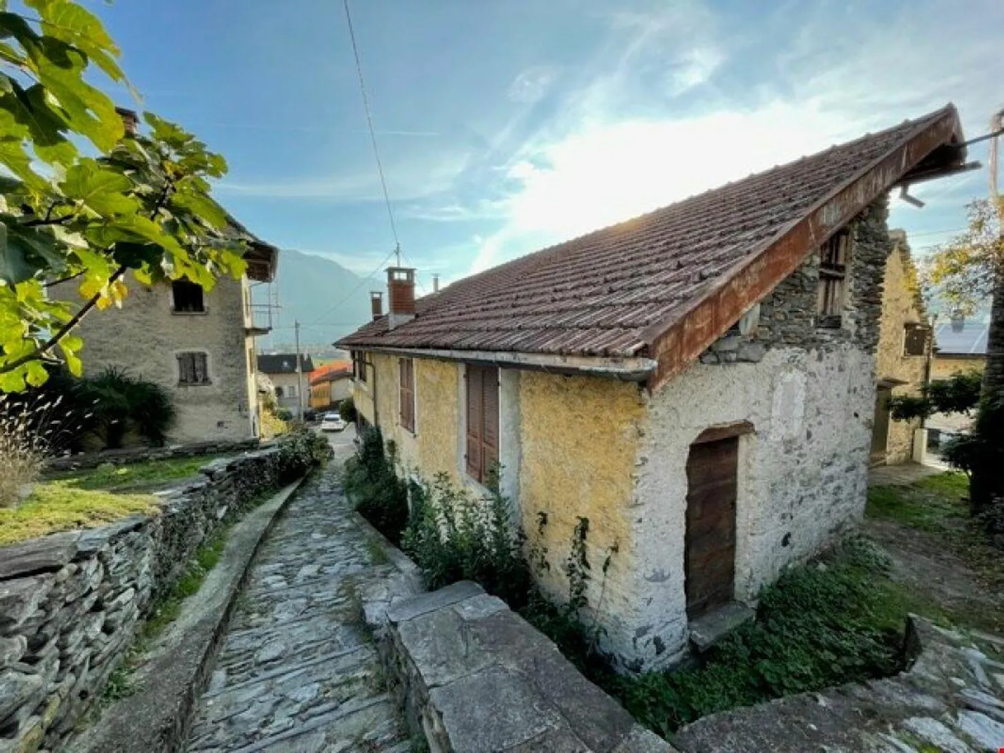 GORDOLA ( KERN ) - À VENDRE MAISON TESSINOISE À RÉNOVER - Photo 1 sur 13
