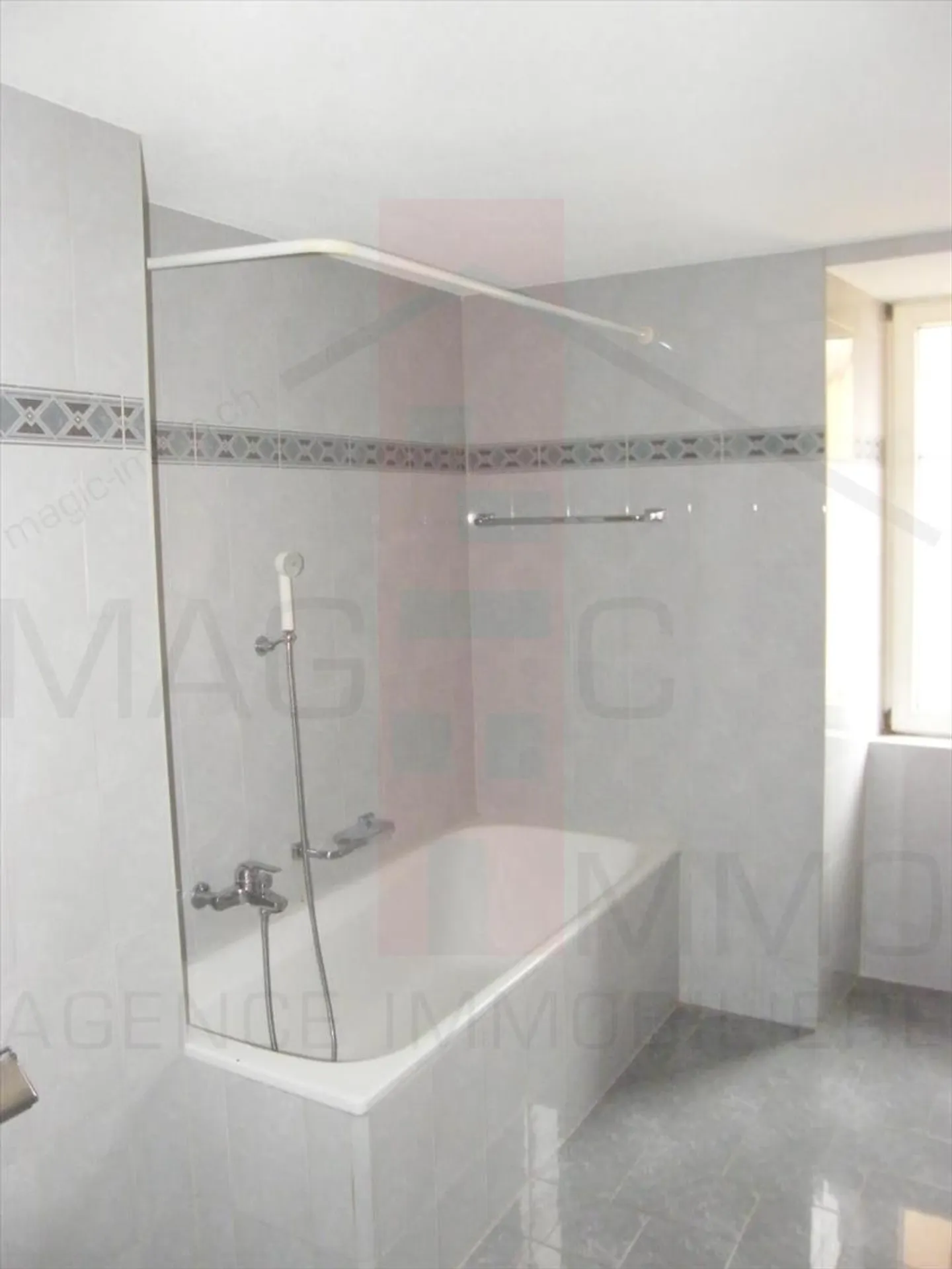 «Renoviertes Gebäude im Stadtzentrum von Porrentruy» - Foto 2 von 8