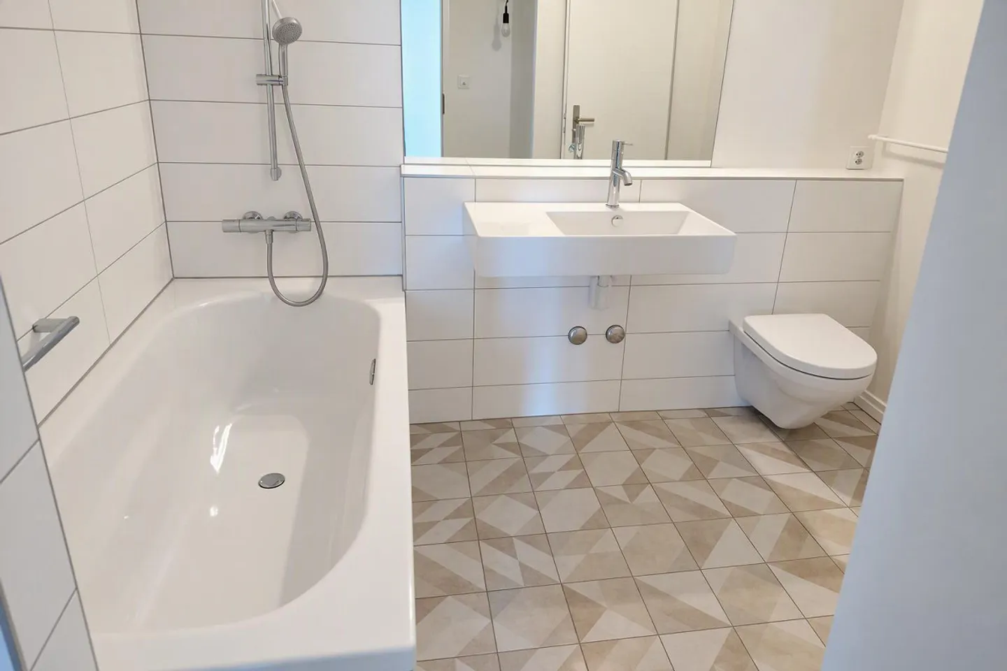 Central Living - high above Basel with a panoramic view - Photo 9 of 11