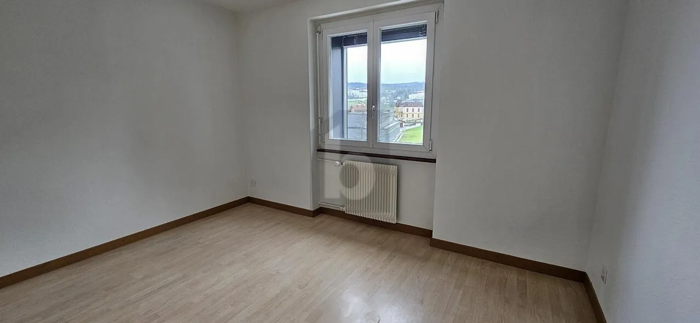 Apartment for rent - Photo 4 of 6