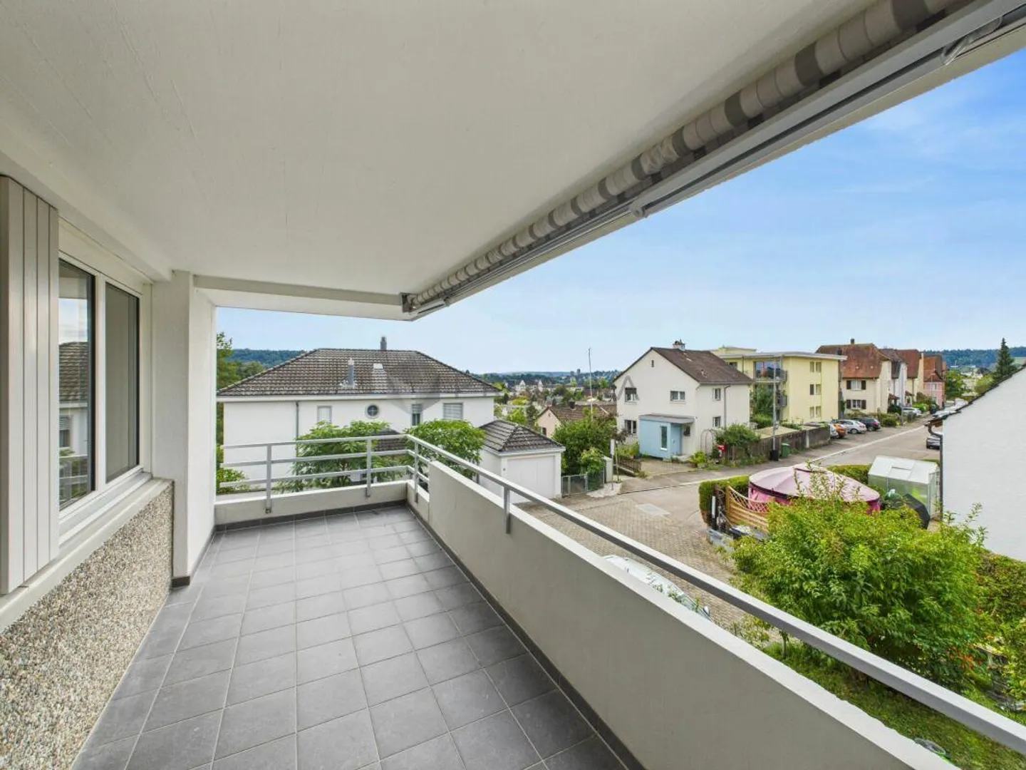 Appartamento spazioso con layout flessibile in una posizione verde - Foto 2 di 12