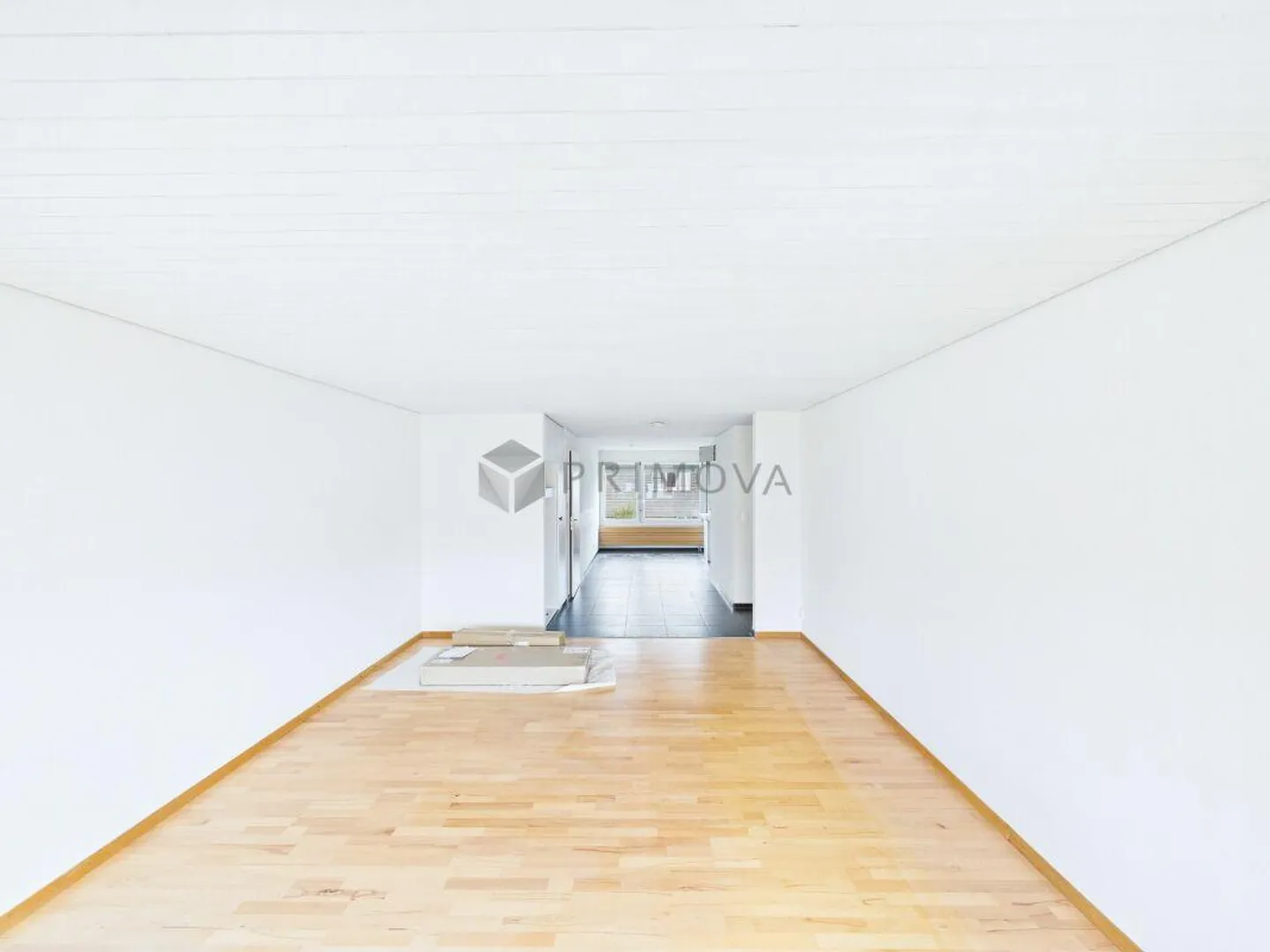 Appartamento spazioso con layout flessibile in una posizione verde - Foto 3 di 12